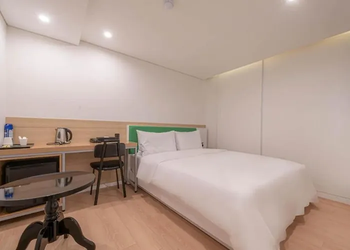 H Moment Yeonsan Hotel Busan