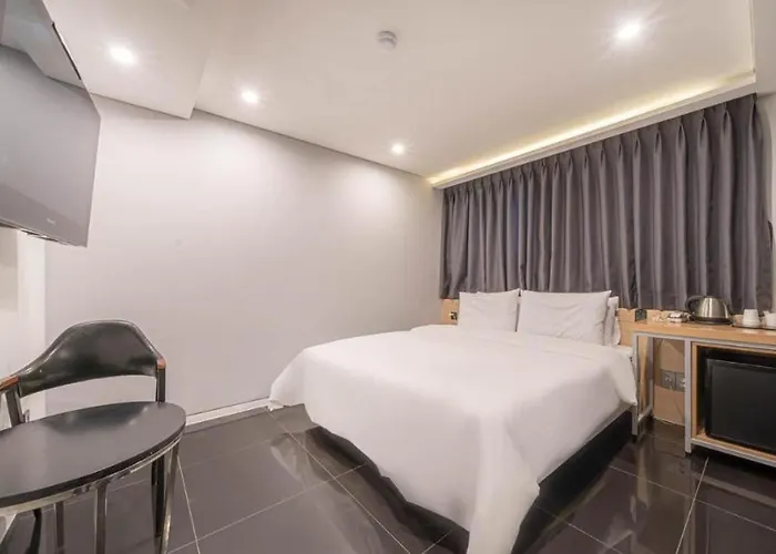 Hotel H Moment Yeonsan *