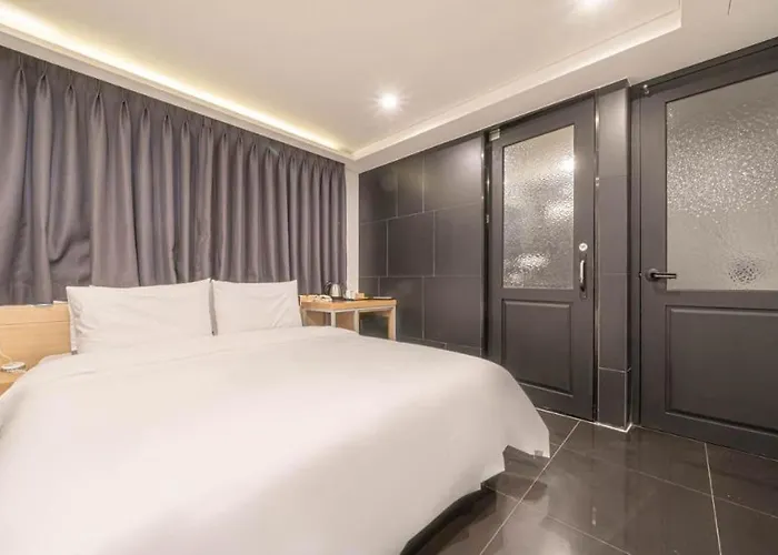 H Moment Yeonsan Hotel Busan